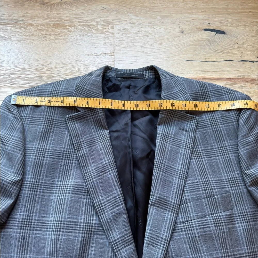 Boss Hugo Boss Plaid Men's Sport coat wool sz 46 R pristine cond price firm!